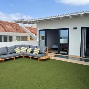 New Rooftop Gem With Stunning Oceanview Gasthof